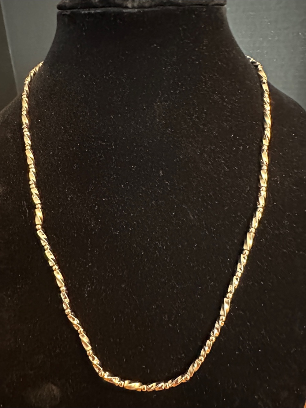 Napier goldtone vintage twist necklace. 1998. Smooth and buffed finish.